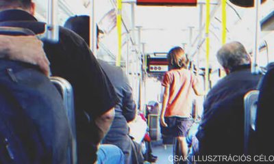 A szegény féllábú fiú átadja helyét az idős hölgynek a buszon, de hamarosan nem várt meglepetések történnek