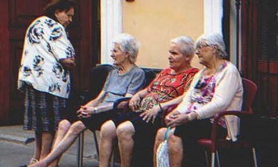 A szomszédok az 50 éves terhes nő háta mögött ítélkeznek, amíg ki nem derül a baba apjának a neve