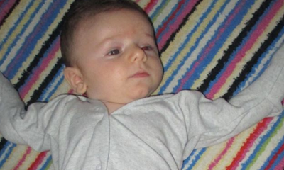 Az apa felöltöztette a kisbabát és megosztotta a neten, de amikor az emberek jobban megnézték, nem akartak hinni a szemüknek